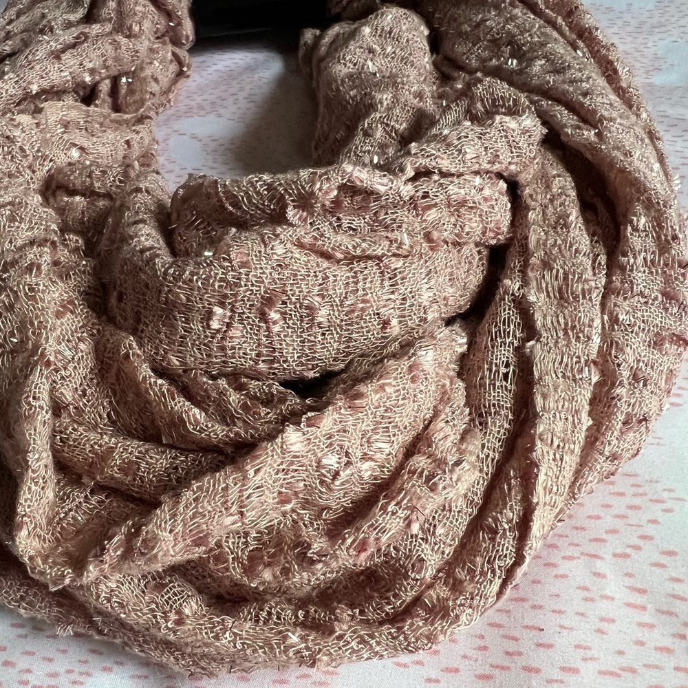 NWT Infinity Scarf Blush Pink Metallic Woven Shimmer One Size - Picture 2 of 5